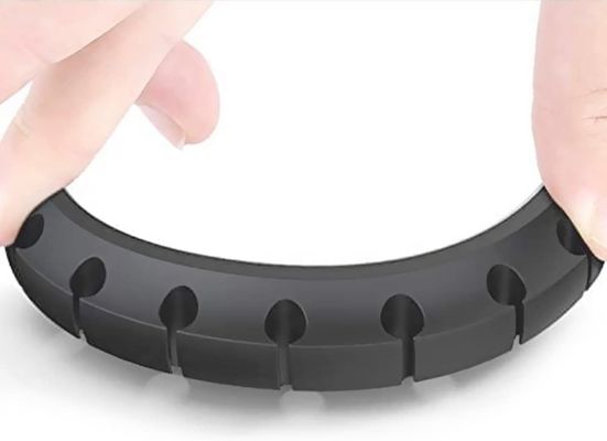 acheter Collier de câble pratique de silicone de LFGB, dispositif de stockage de remplissage de câble de dispositif d'enroulement de câble d'USB de silicone de directeur de câble de bureau online manufacture