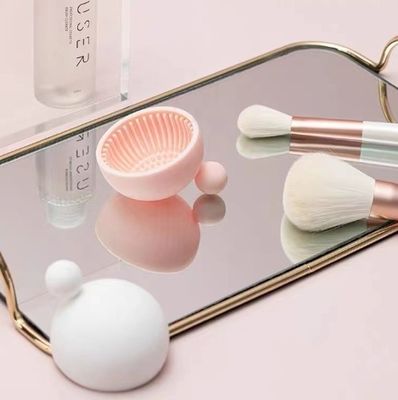 Bouteille d'outil de nettoyage en silicone résistante à la chaleur et facile à nettoyer pour un pinceau de maquillage réutilisable